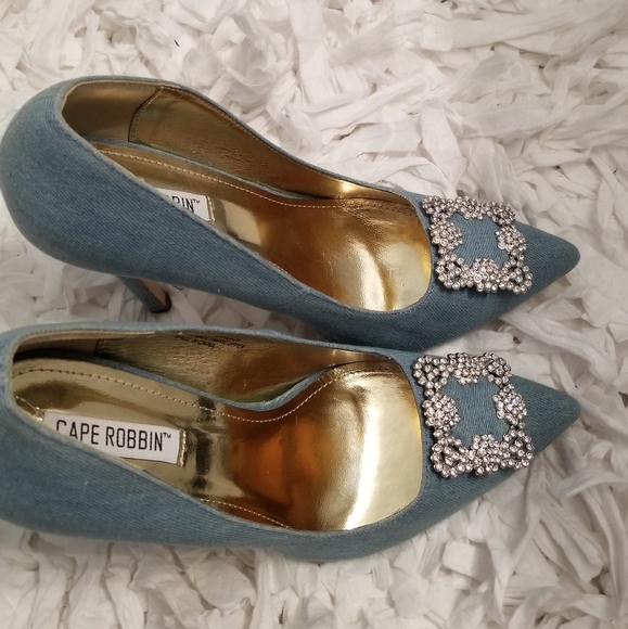 Shoes - Picture 7 of 8